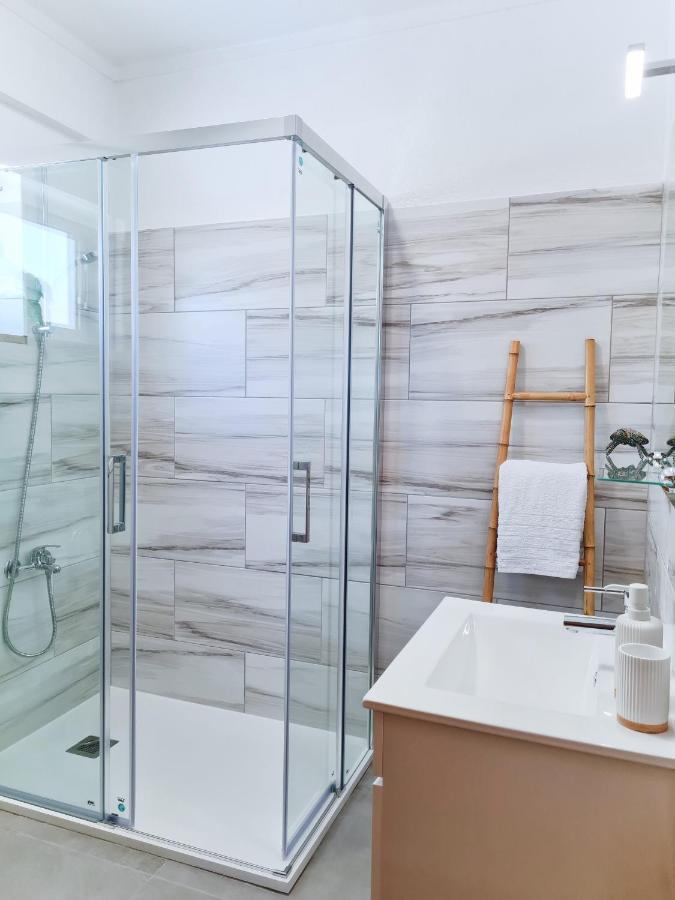 Casa Tombua - Pool - & Center 300m - Ac - Wifi Apartment